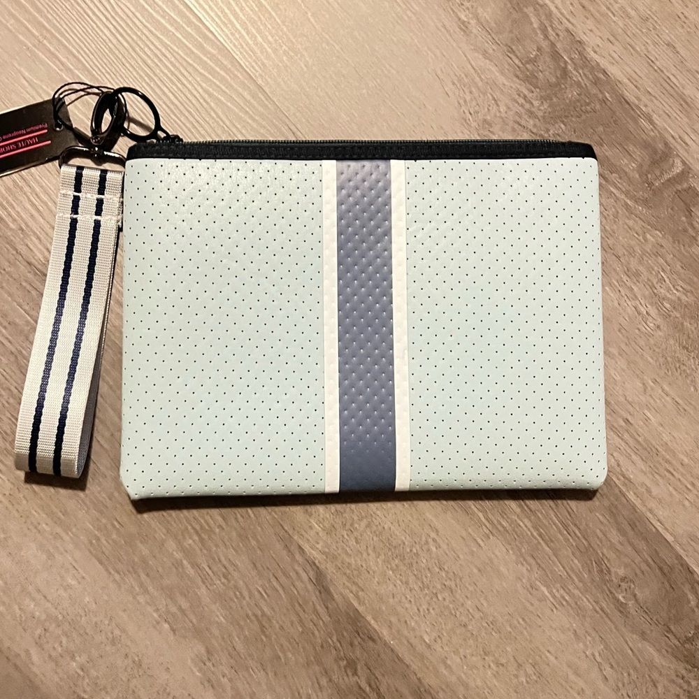 Haute Shore Blue Beth Clutch [Femme] NWT